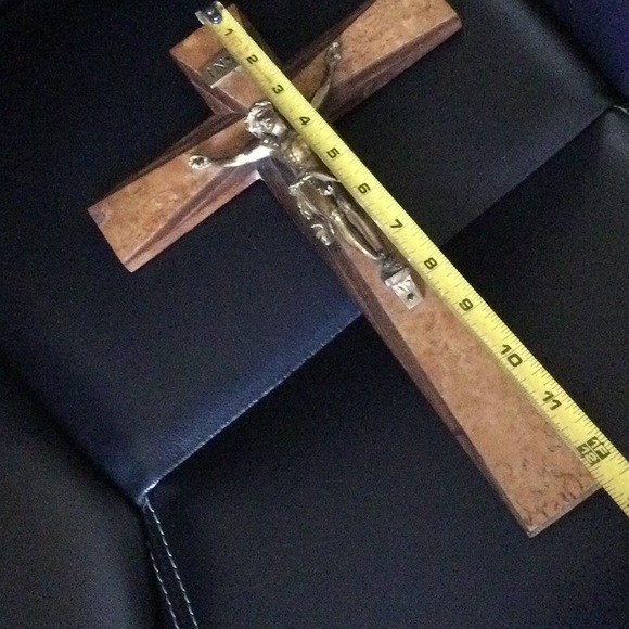 Wood cross and Brass - Picture 10 of 10